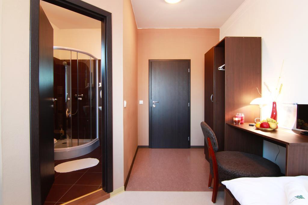 Jbi Wellness Hotel Kolín Quarto foto